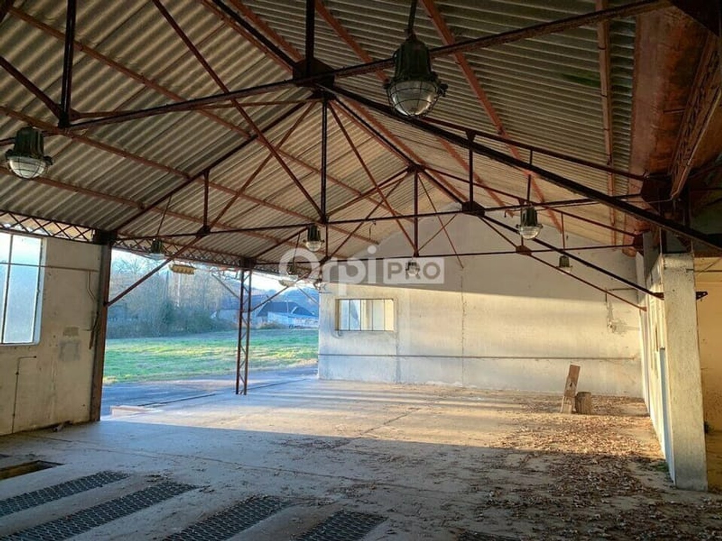 ENTREPOT A VENDRE