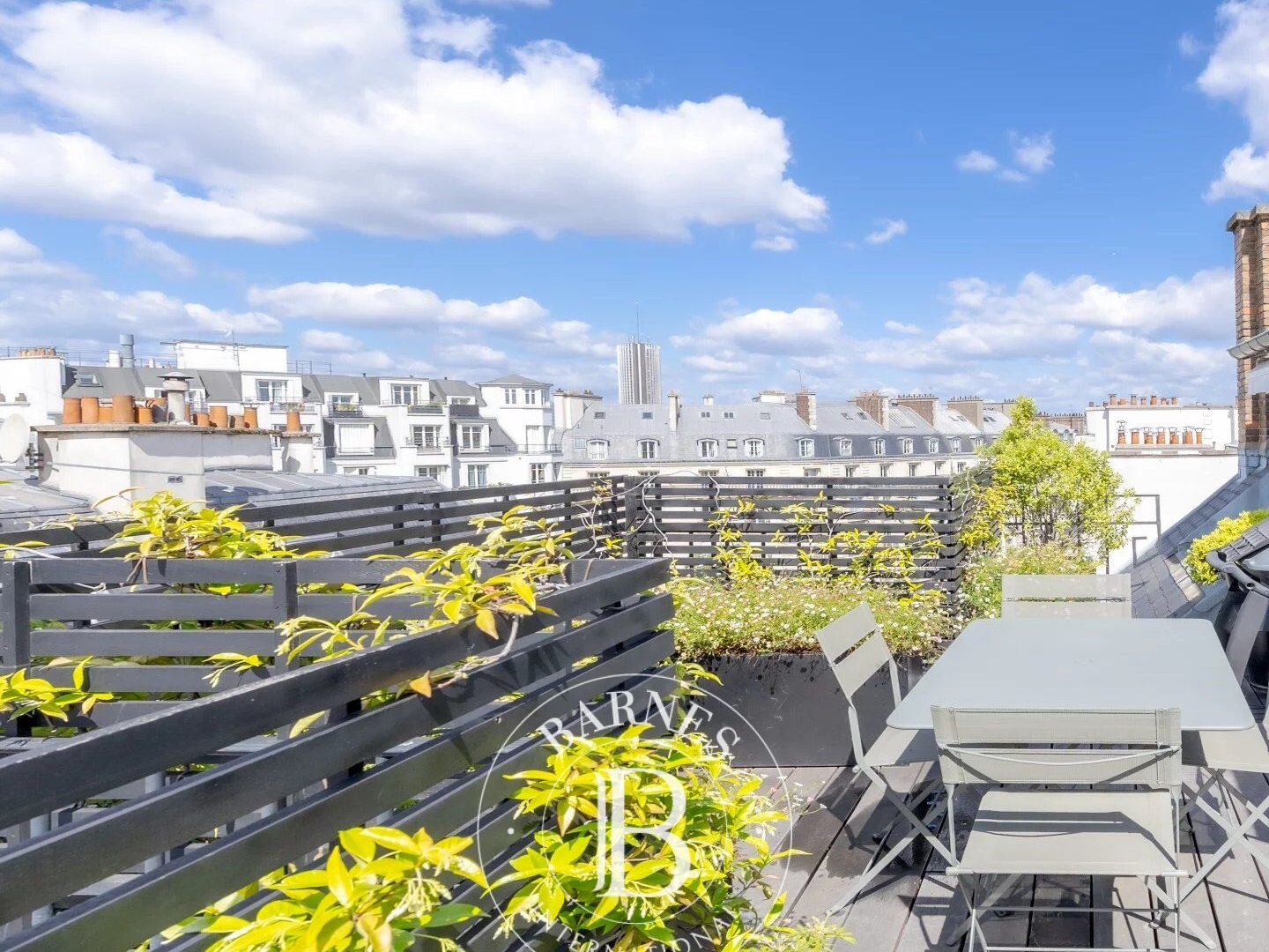 Paris 17è Etoile - Appartement rénové et climatisé au dernier étage avec terrasse - 3 chambres-