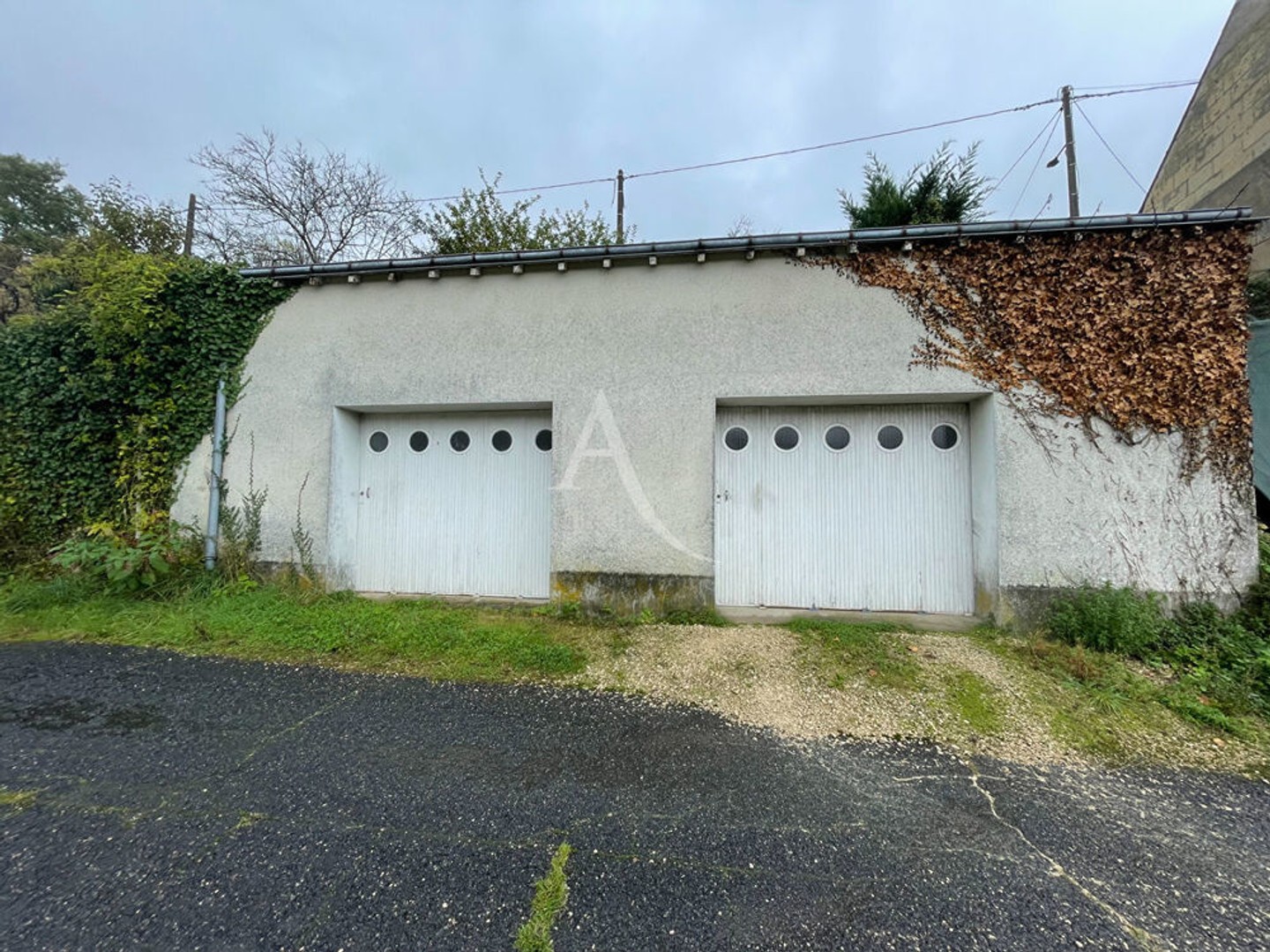 GARAGES AVEC TERRAIN - MONTRICHARD