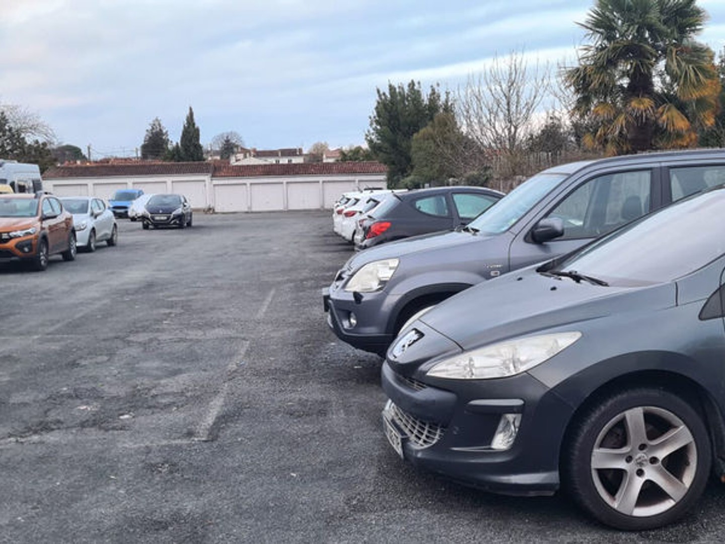 Parking / box Saintes