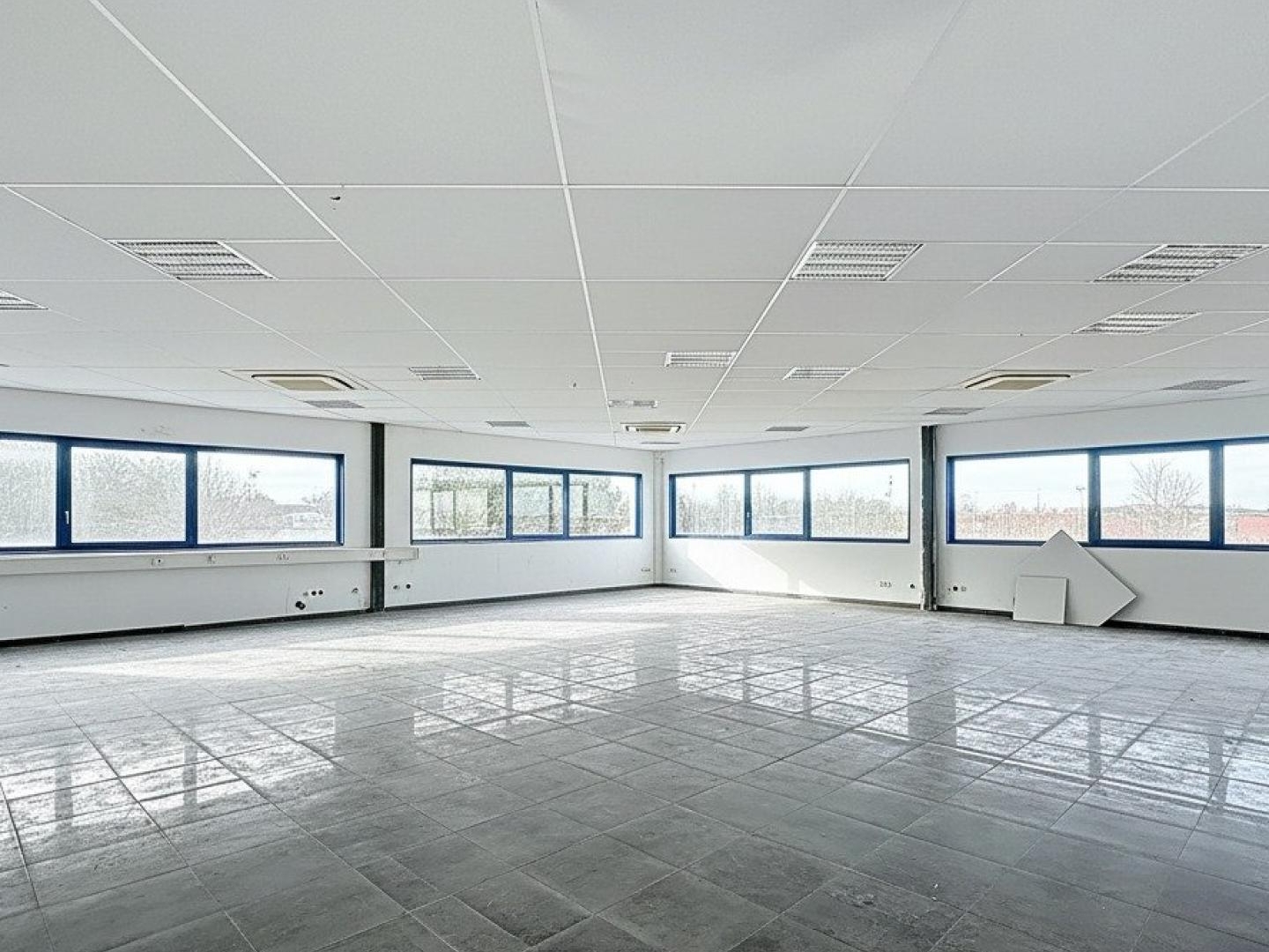 Locaux à vendre - 3 pièces - 1000m2 - Hénin-Beaumont (62110)