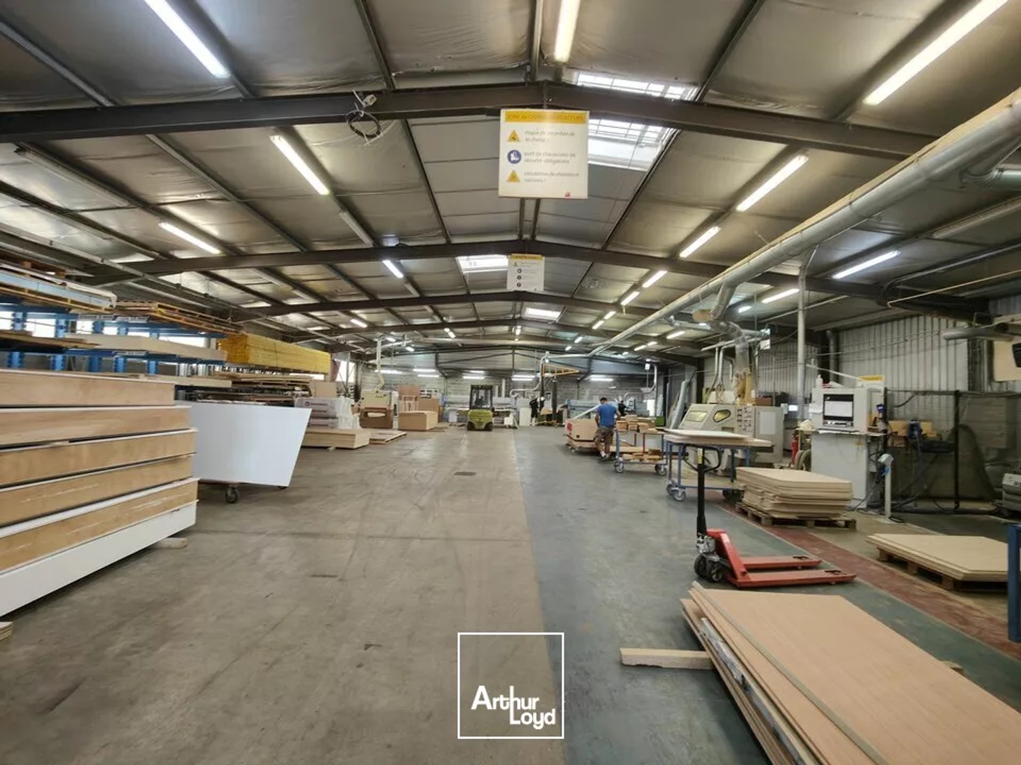 Locaux à vendre - 2800m2 - Chasseneuil-Du-Po... (86360)