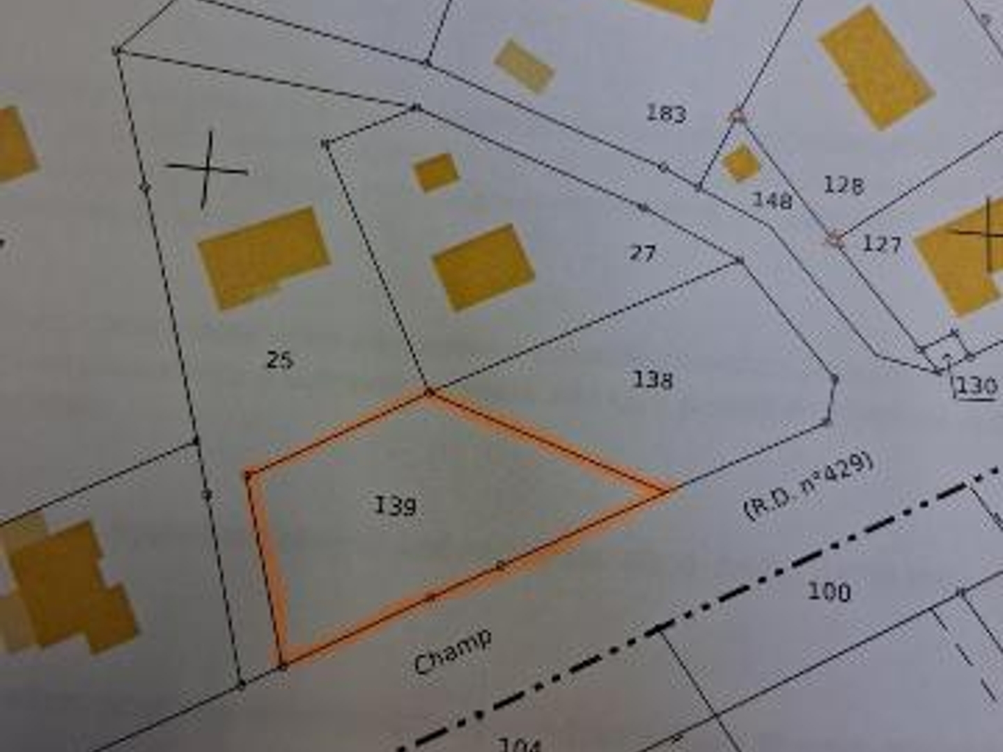 Terrain 844 m²