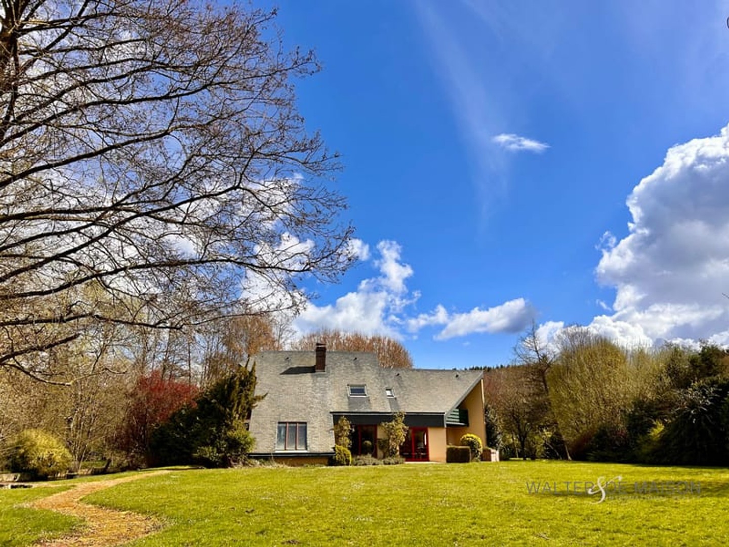 LYONS-LA-FORET/PERRUEL (Normandie, Eure) MAISON D'ARCHITECTE 190m2, TERRAIN avec VERGER/TENNIS 5777m2, cadre enchanteur et bucolique avec une rivière canal...