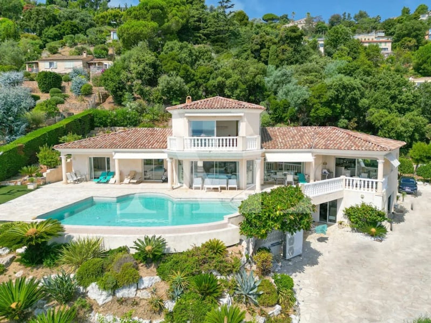 VUE MER PANORAMIQUE - PROPRIÉTÉ DE 311 M2 HAB. SUR 3.161 M2 DE TERRAIN