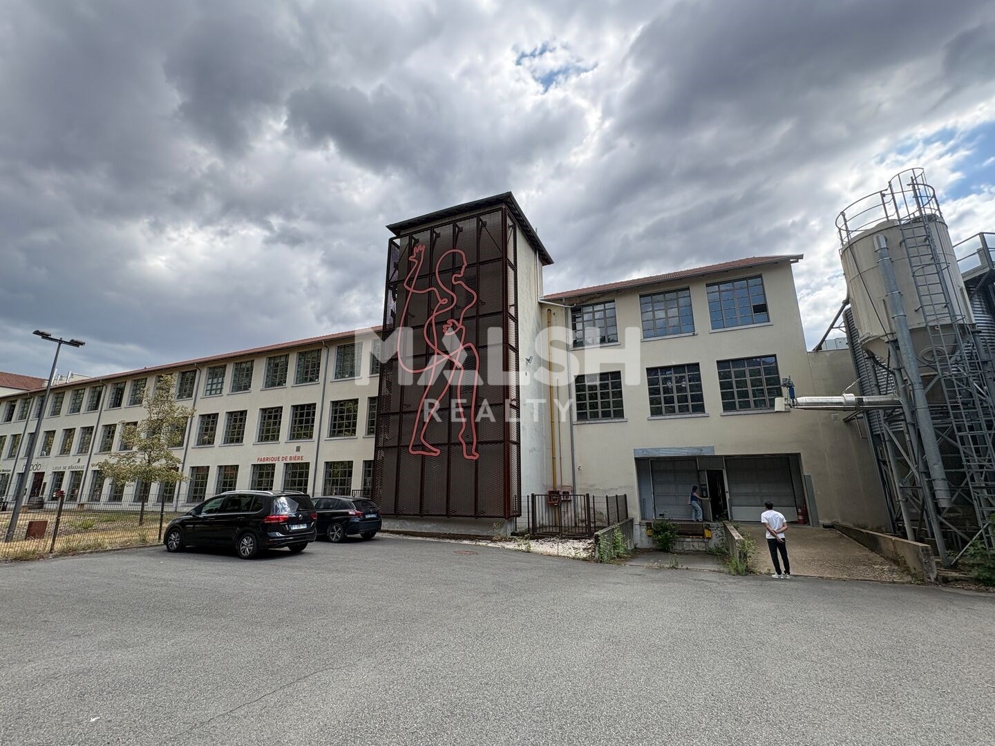 Local industriel 2176 m²