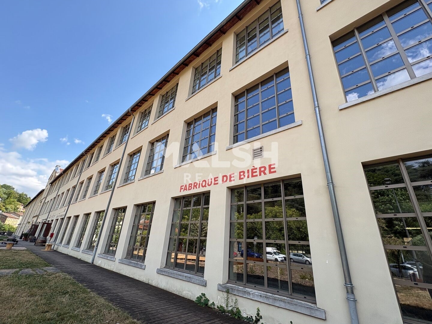 Locaux à vendre - 2176m2 - Tarare (69170)