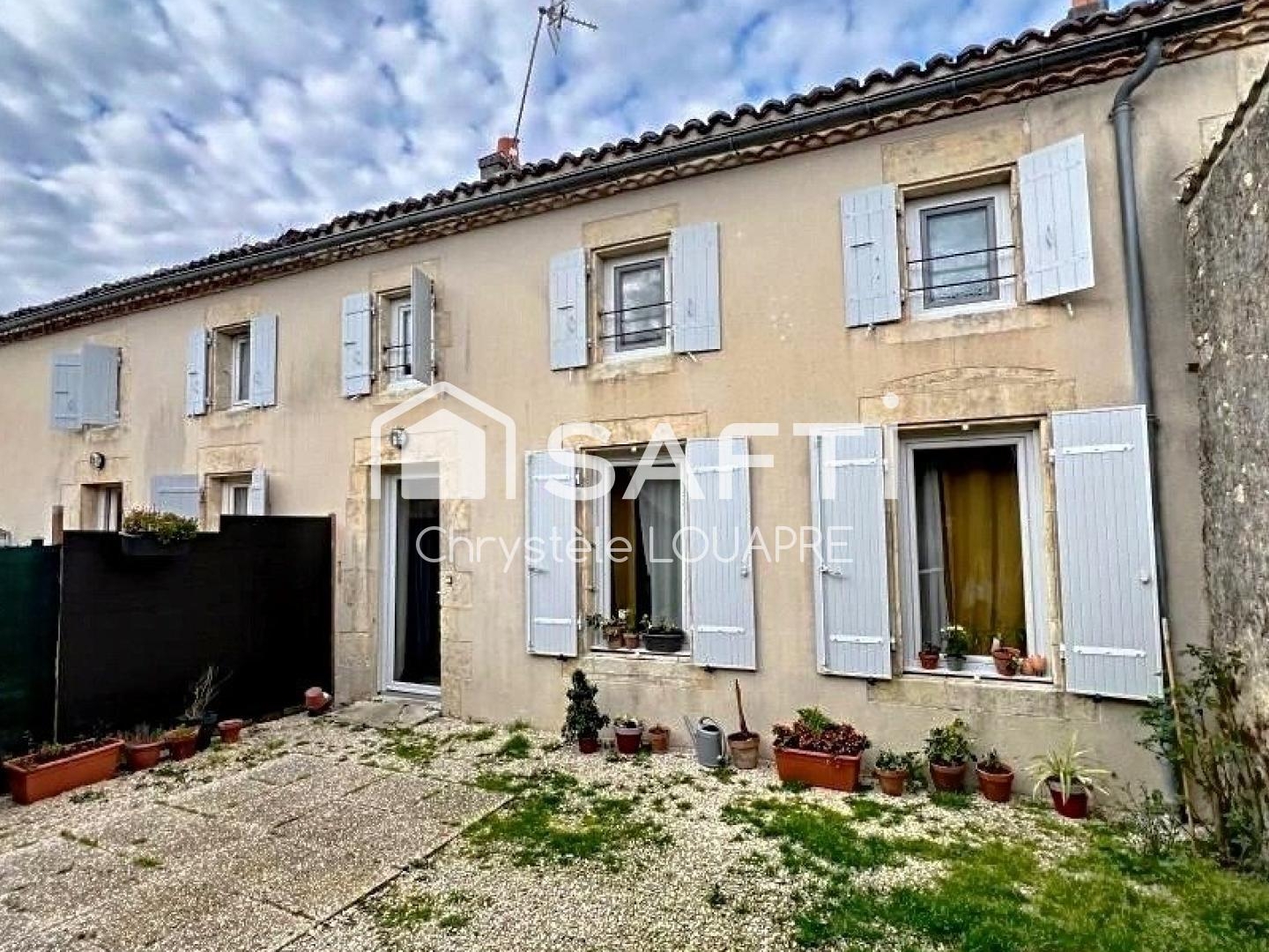 Immeuble à vendre - 370m2 - Essouvert (17400)