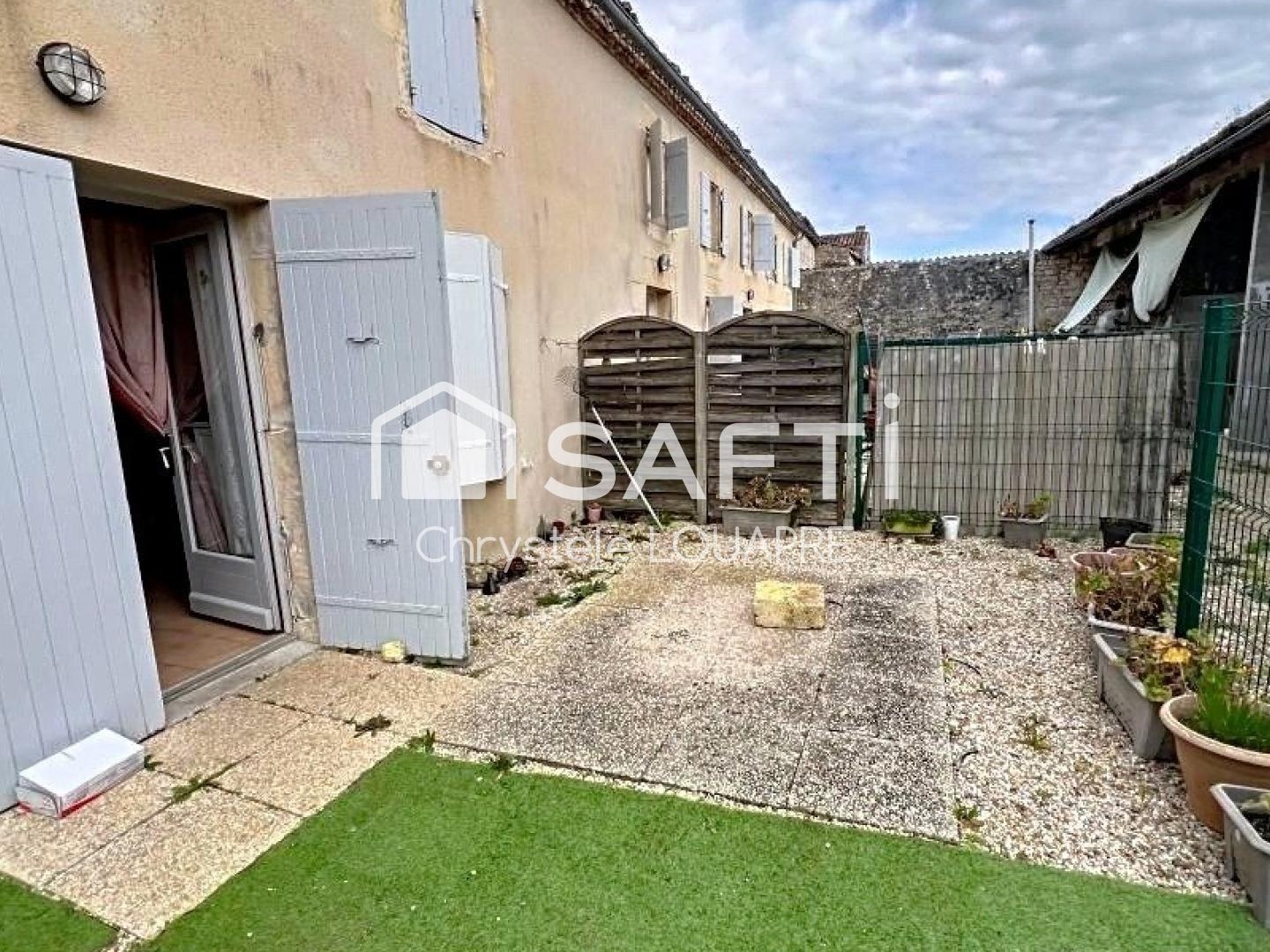 Immeuble à vendre - 370m2 - Essouvert (17400)