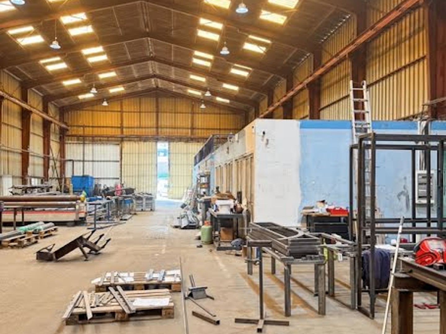 Local 2 pièces 2500 m²