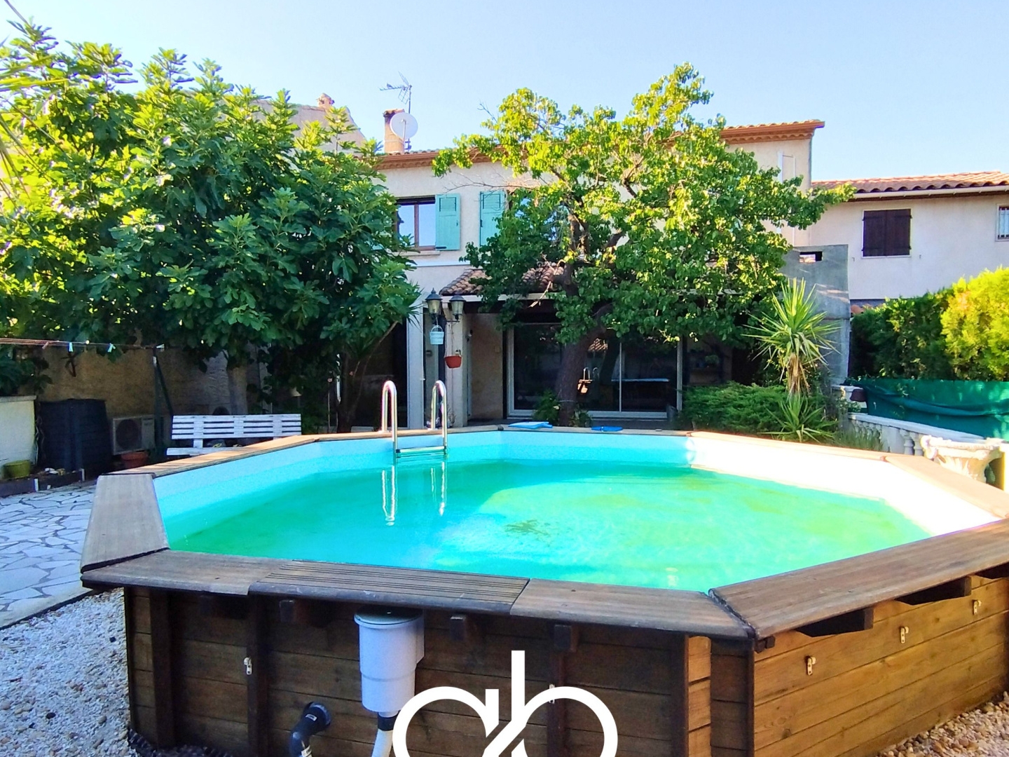 MAISON FAMILIALE TRADITIONNELLE 4 CHAMBRES ET COMBLES VÉRANDA CLIMATISÉE PISCINE DPE B JACOU