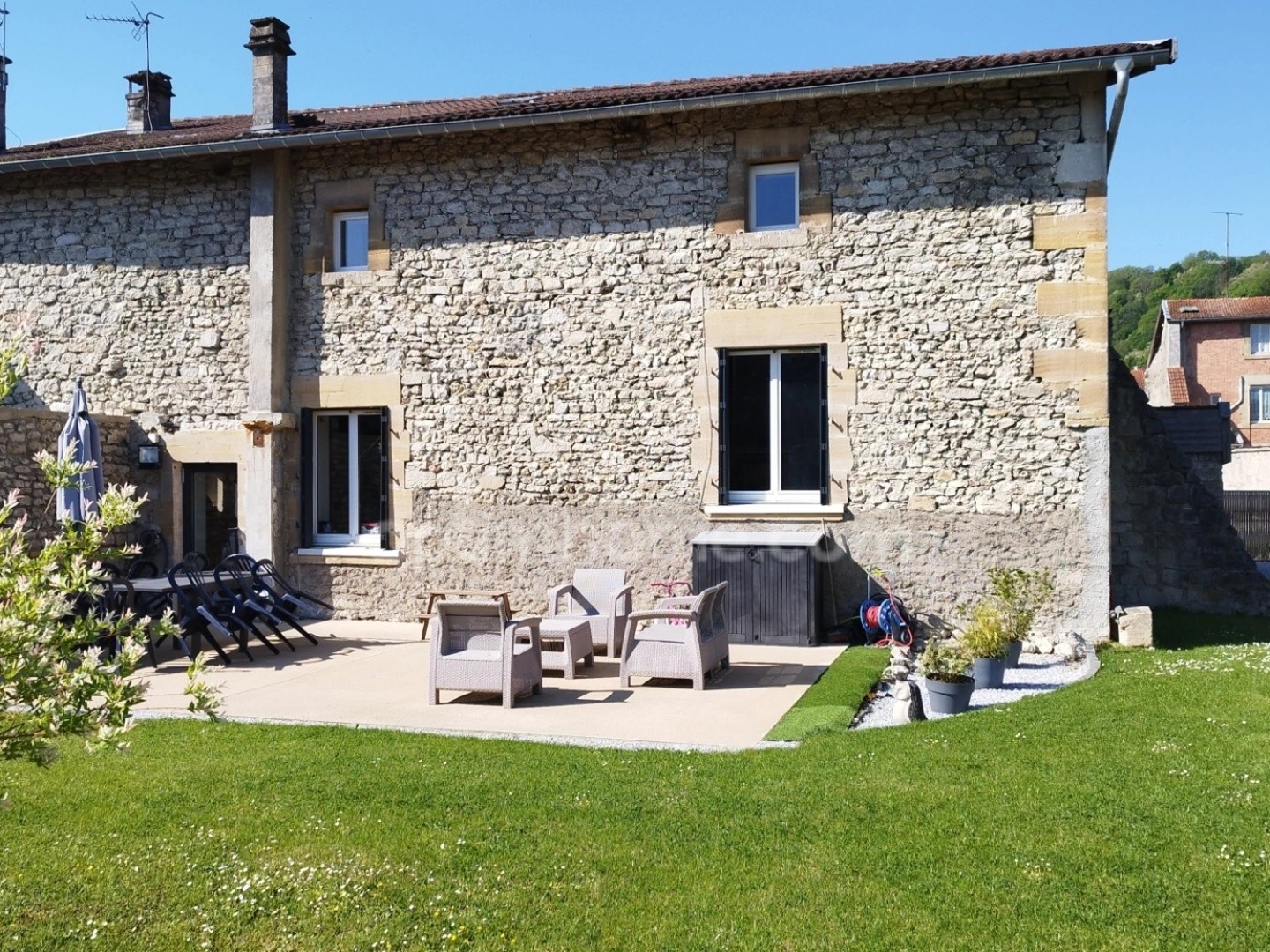 Maison à vendre de 270 m² - centre village aux portes de Bar le Duc avec terrain clos de 1460 m² -