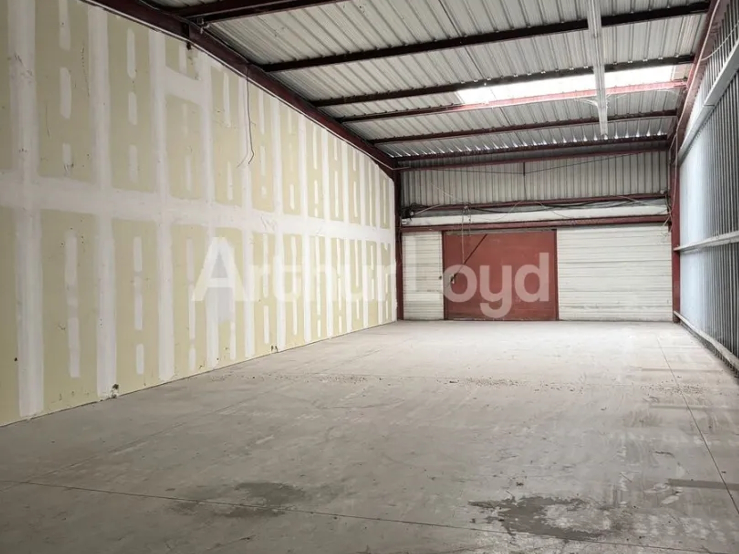 Bâtiment mixte à vendre à Roubaix avec parking sécurisé et entrepôt