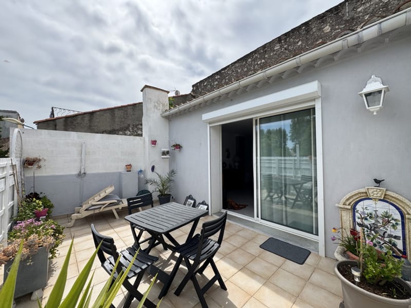 Coursan : maison avec terrasse et garage à acheter