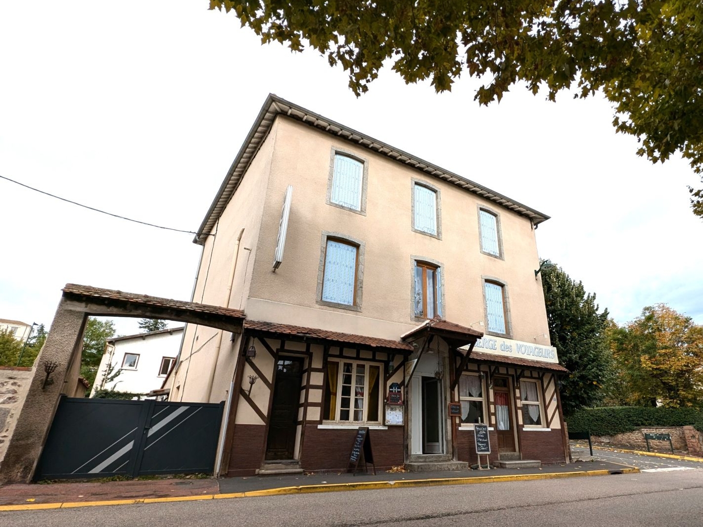 Activité commerciale HOTEL-RESTAURANT Murs et Fonds
