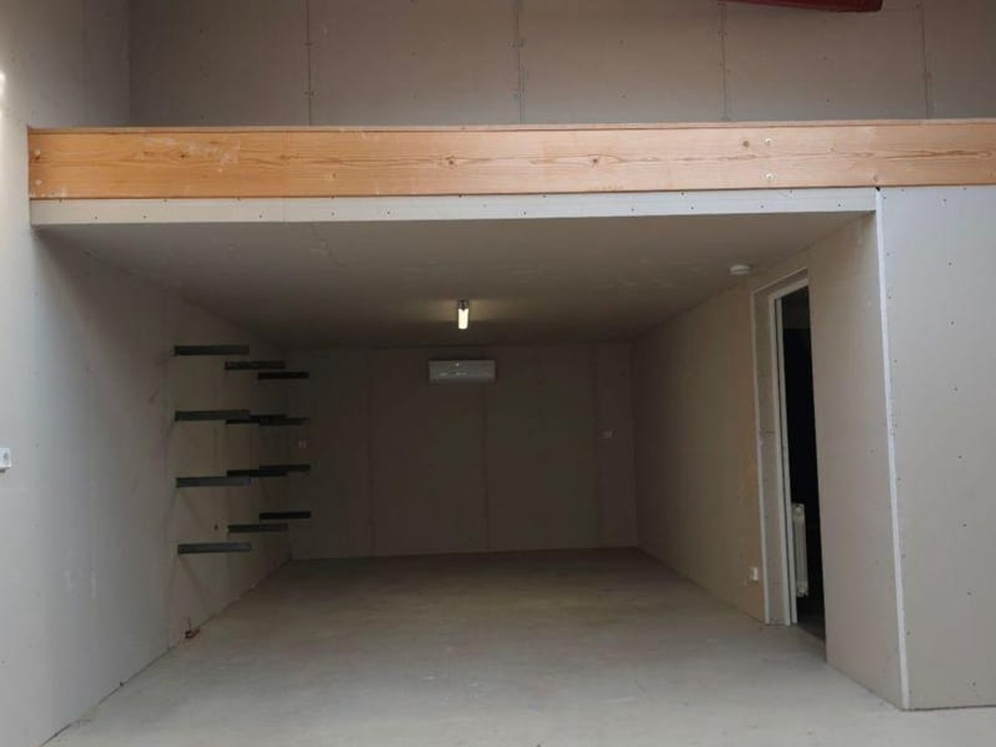 Immeuble commercial 85 m²