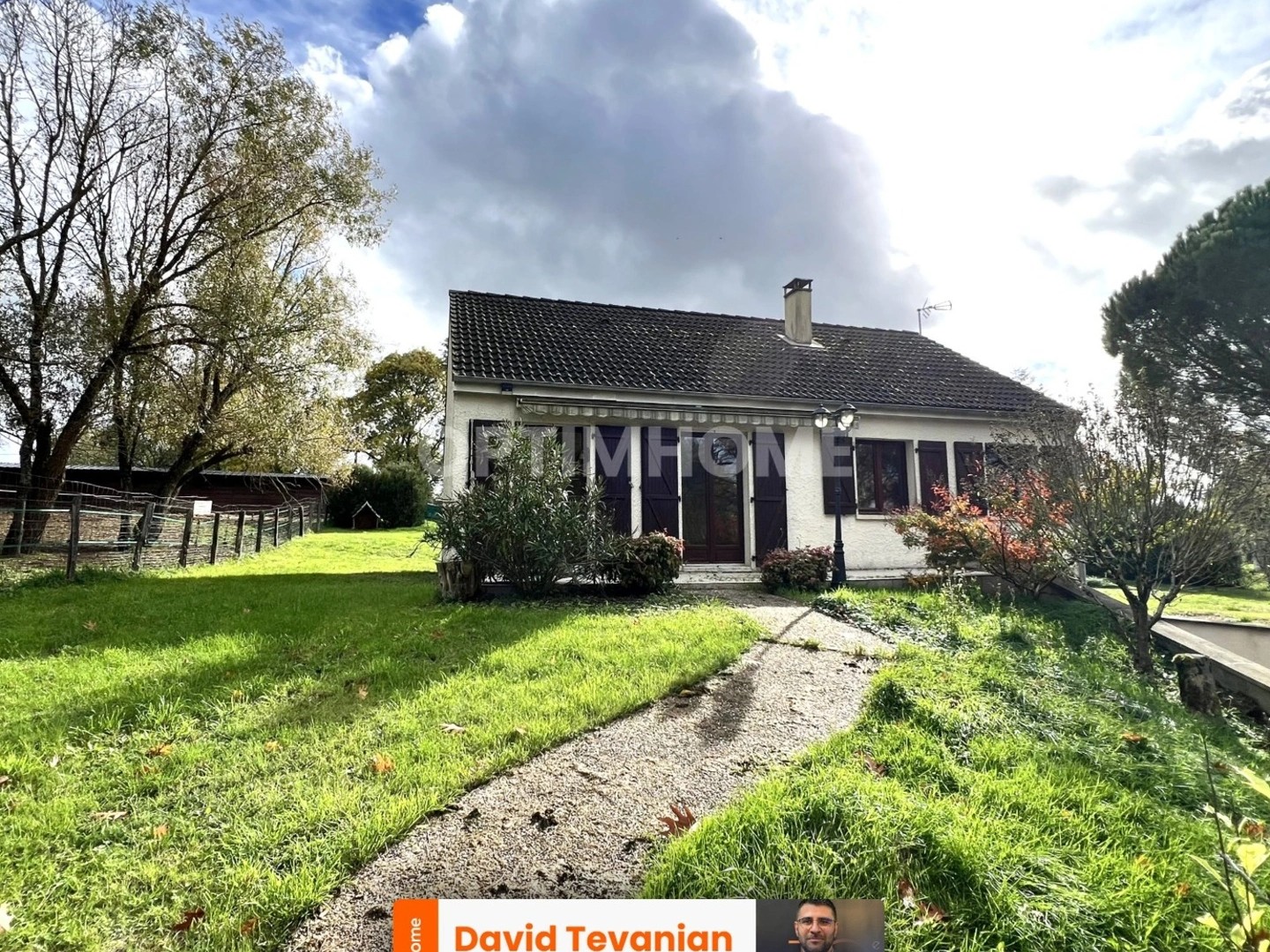 Maison individuelle semi-plain-pied 5 pièces 86m² habitable avec un garage dans un environnement paisible