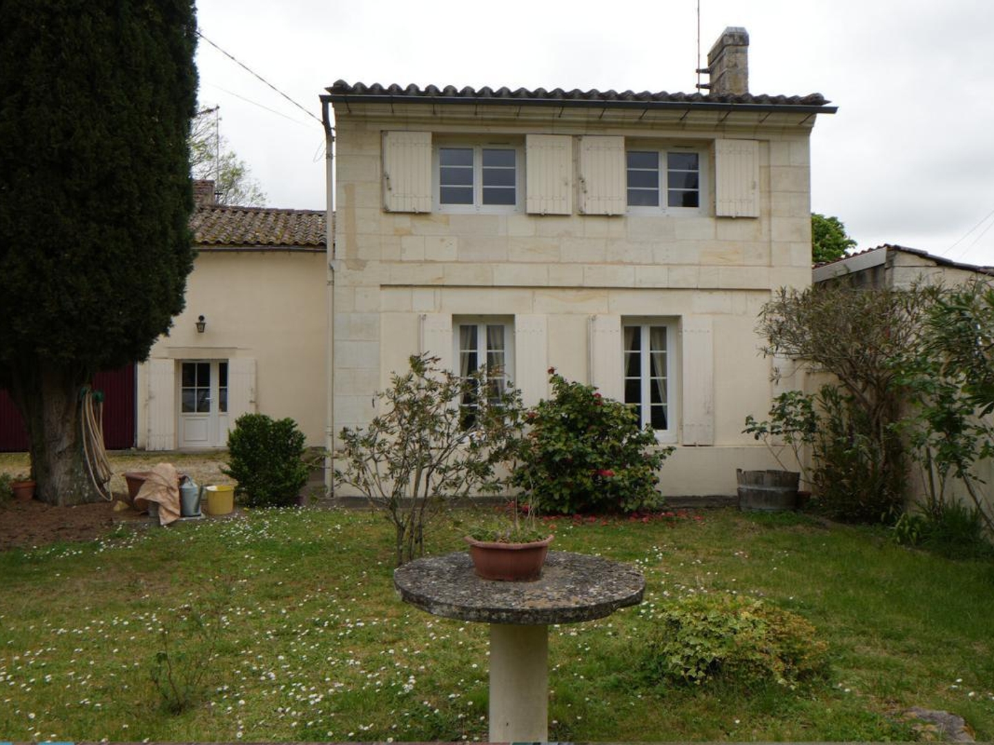 Maison136 m2 + 80 m2 dépendance