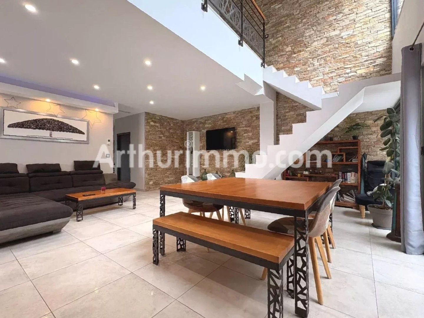 MONTADY - VILLA D' EXCEPTION 257m²