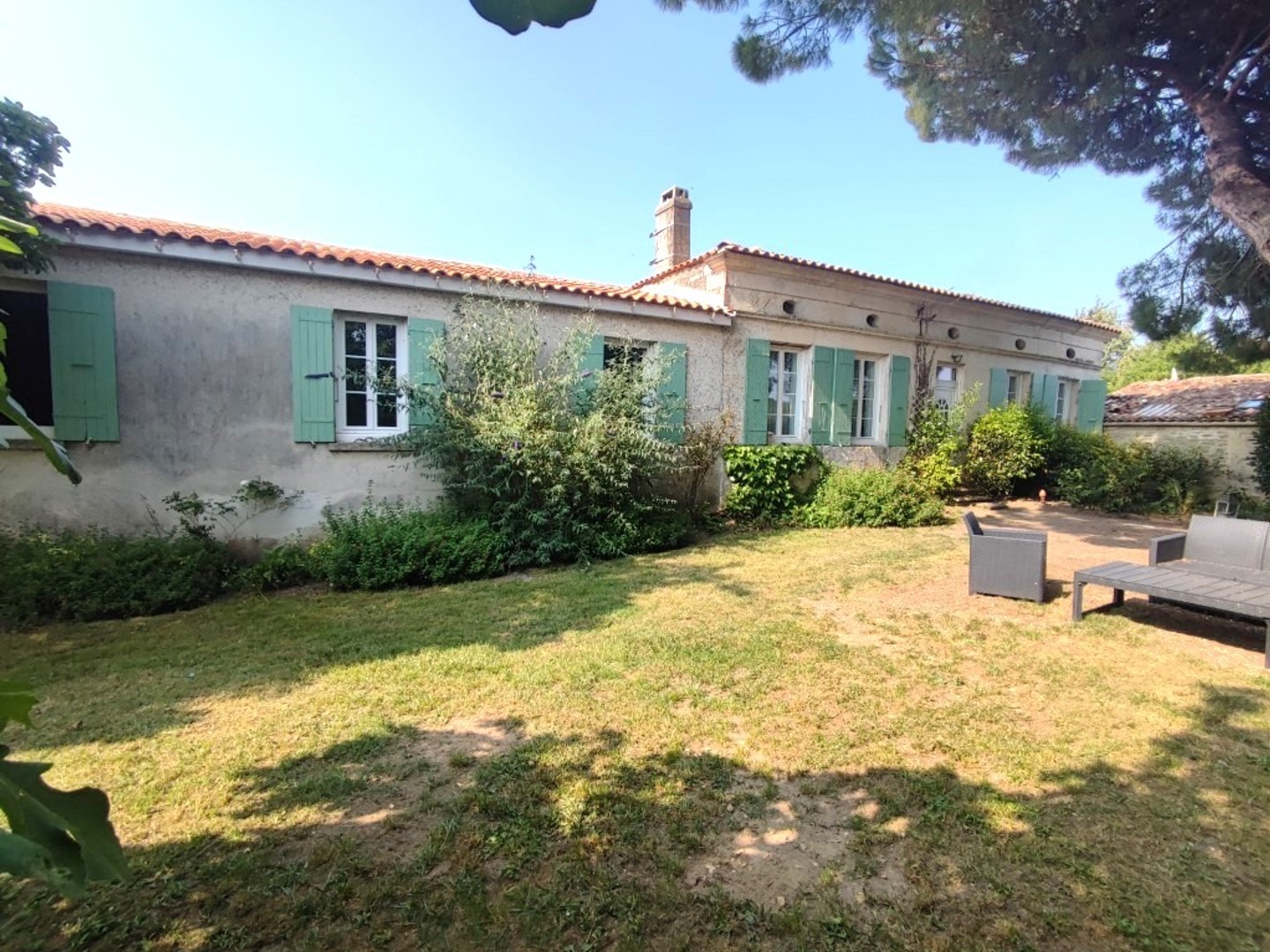 Maison à vendre - 8 pièces - 194m2 - Gemozac (17260)