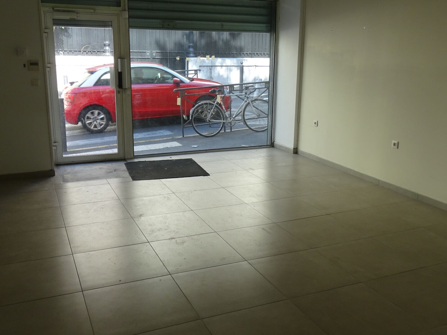 Magasin à vendre - 77m2 - Marseille 6e (13006)