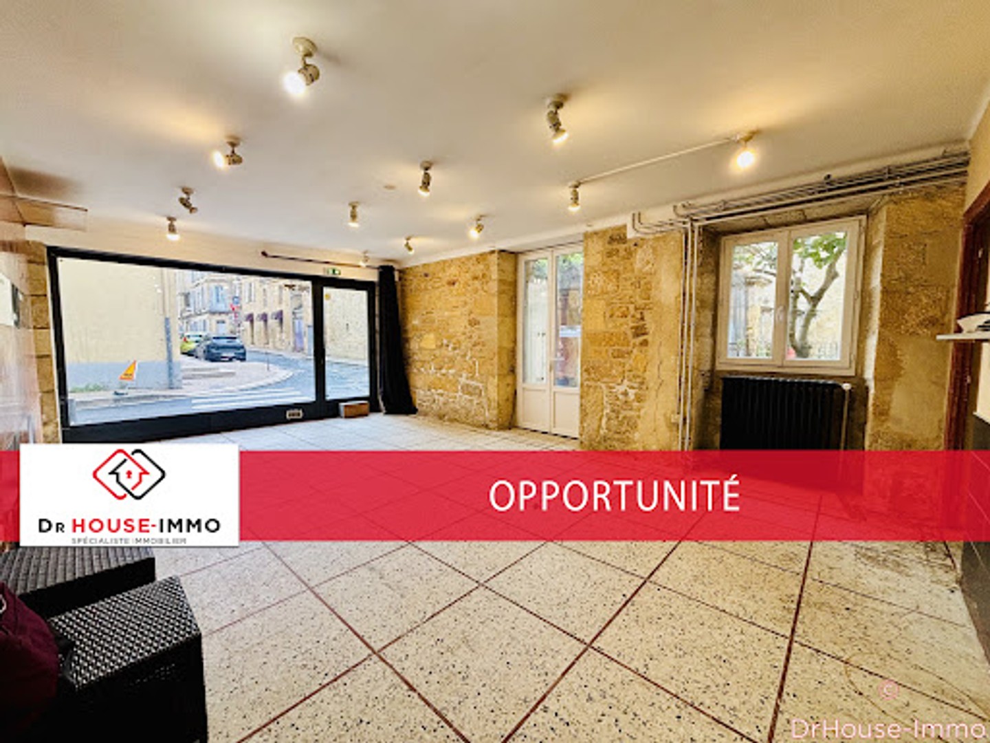 Local commercial 5 pièces 148 m²