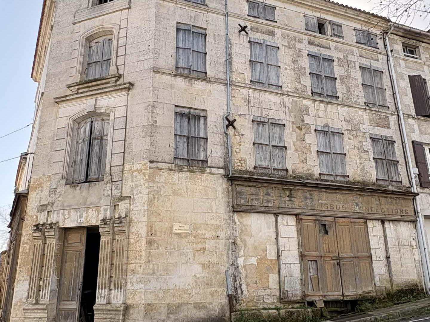 Immeuble à vendre - 10 pièces - 240m2 - Montmoreau (16190)