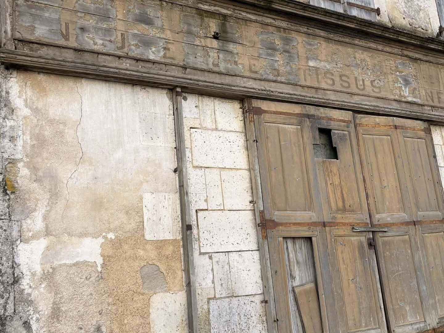 Immeuble à vendre - 10 pièces - 240m2 - Montmoreau (16190)