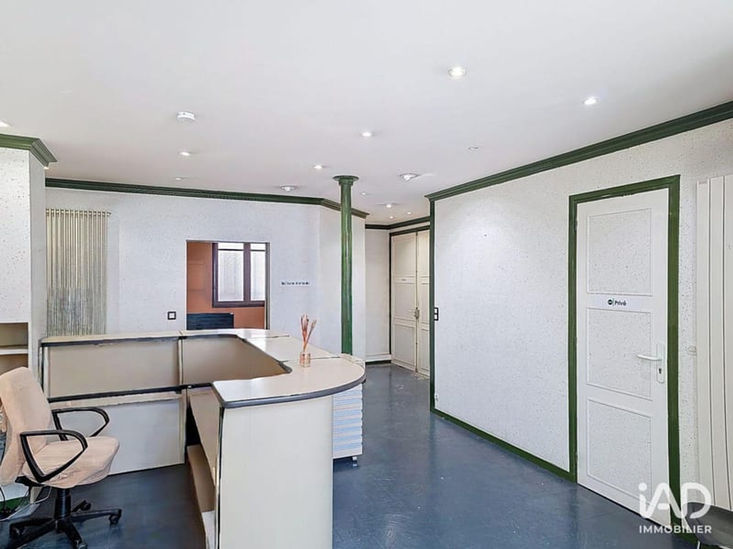 Immeuble commercial 119 m²