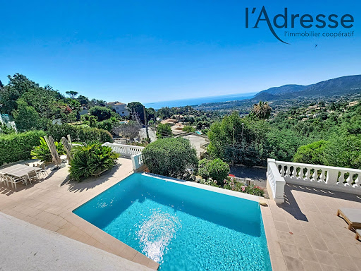 Maison à vendre - 7 pièces - 285m2 - Mandelieu-La-Napoule (06210)