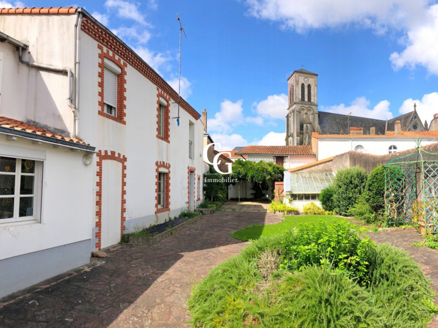 Maison à vendre - 11 pièces - 242m2 - Vieillevigne (44116)