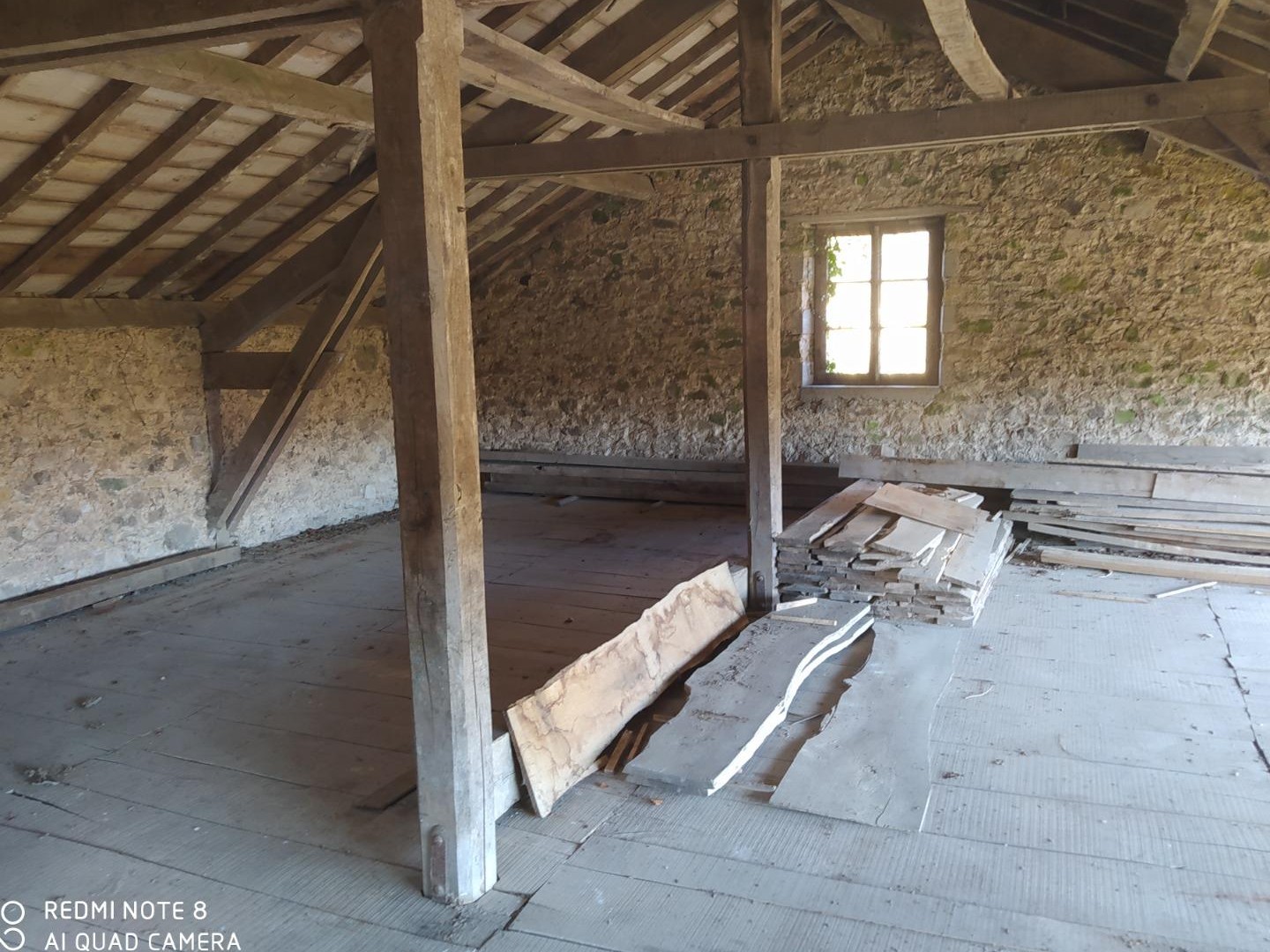 GRANGE AMÉNAGEABLE - VAUREILLES