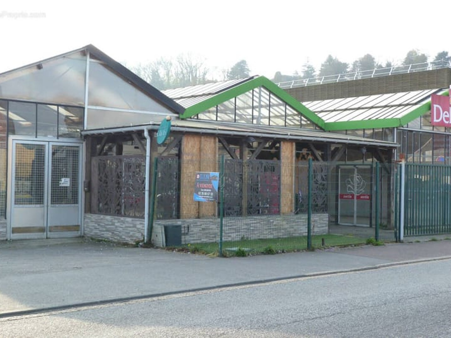 Exclusivité - duclair plein centre (20 mns de rouen) local commercial ou artisanal