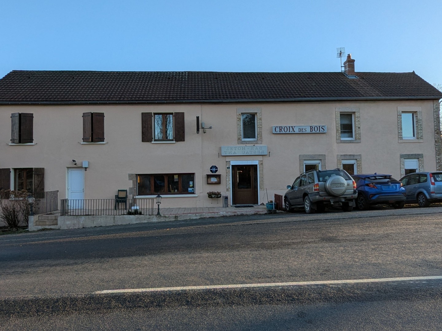 Lalizolle Entreprise active à reprendre avec 5 chambres d'hôtes, camping et restaurant