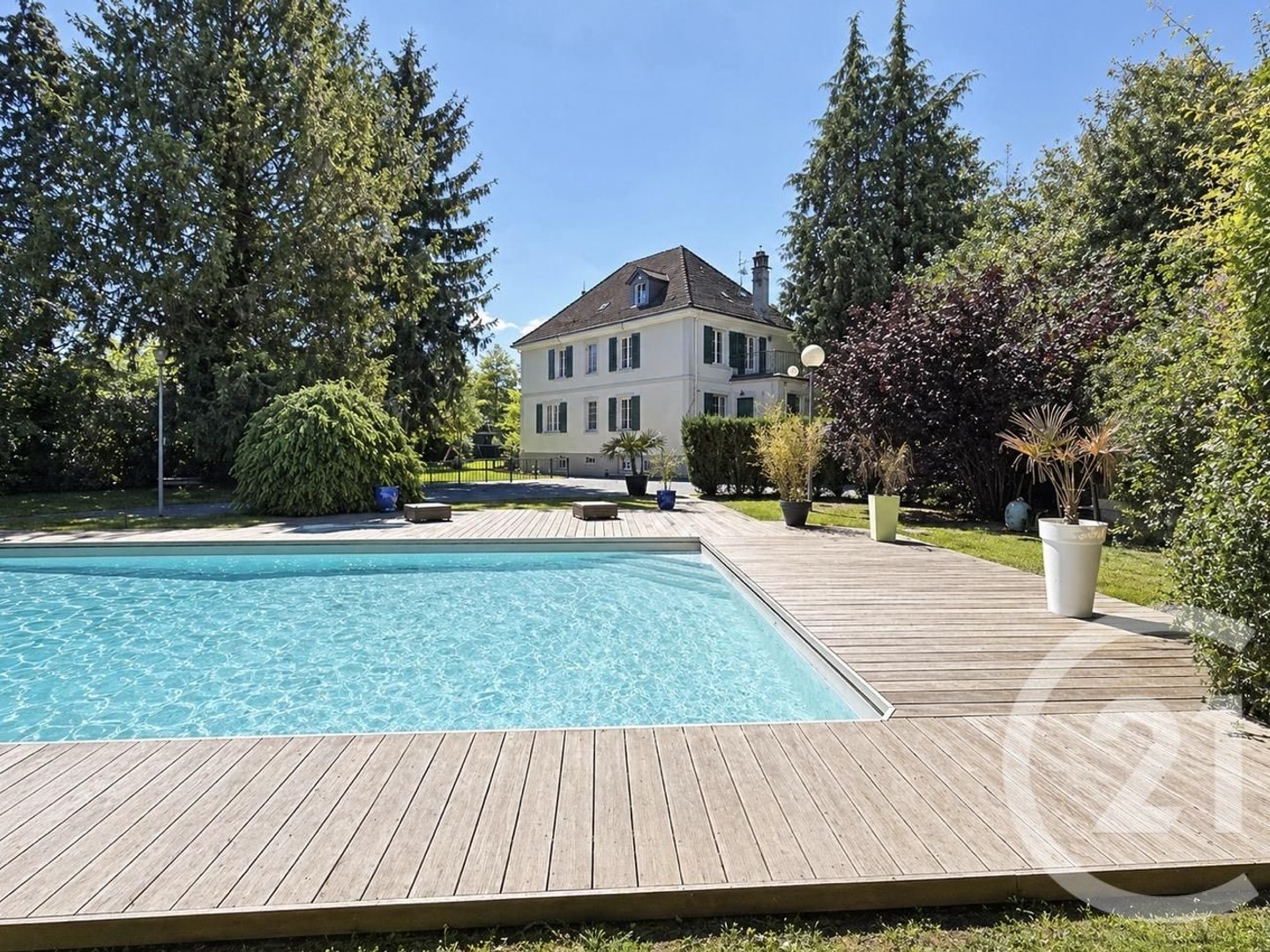 Maison 9 pièces 288 m²