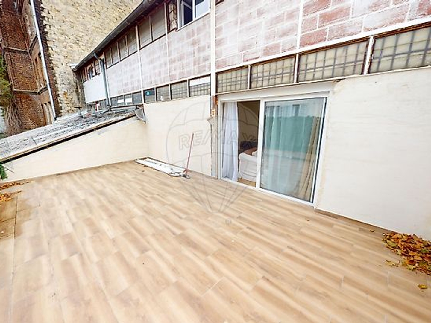 Locaux à vendre - 6 pièces - 158m2 - Saint-Denis (93200)