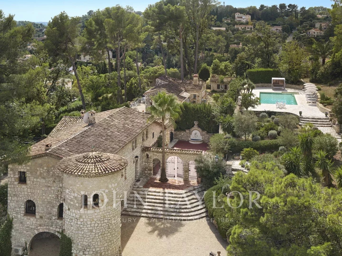 Propriété d'exception avec des vues panoramiques collines et mer