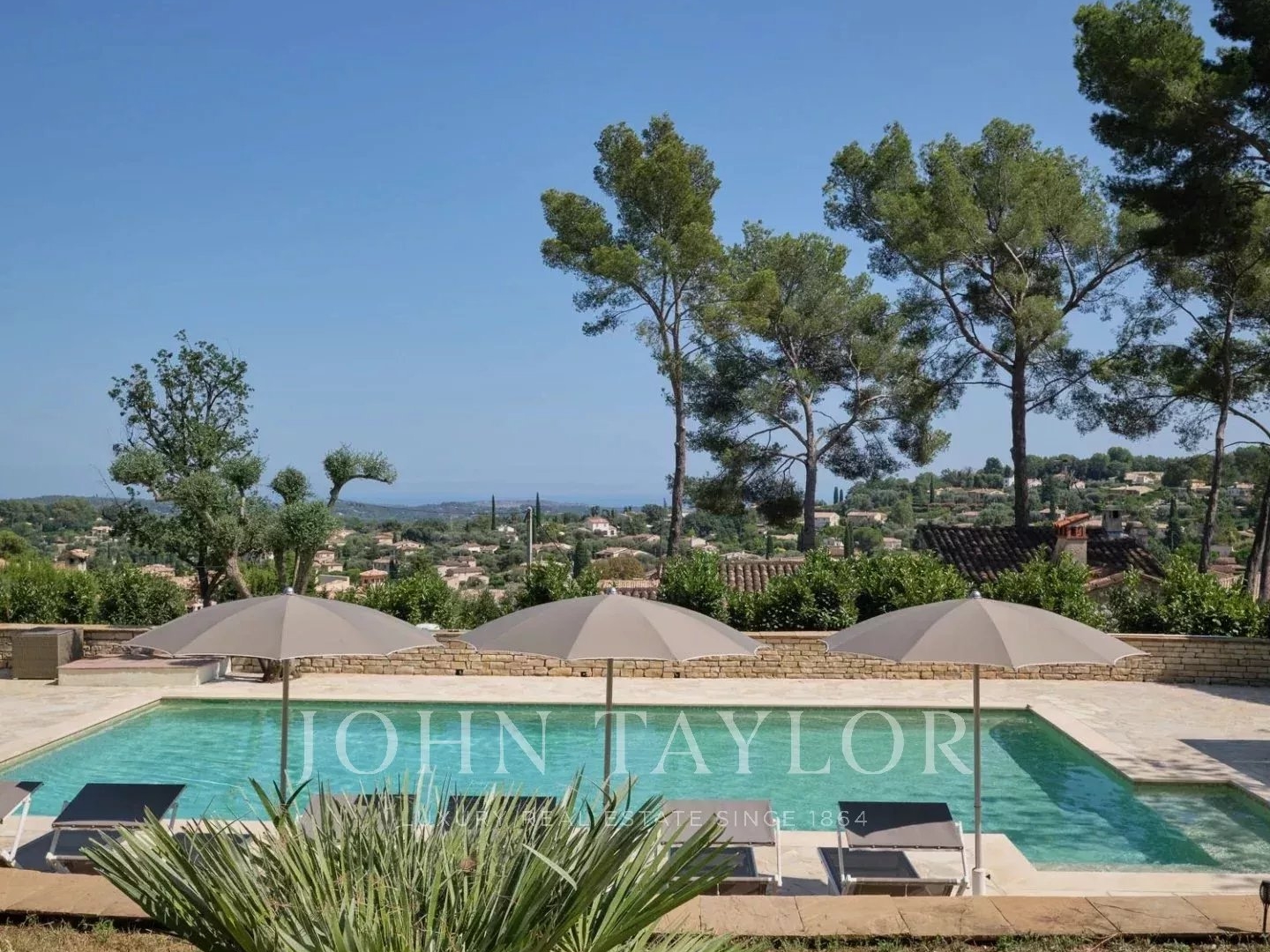 Maison à vendre - 10 pièces - 312m2 - Le Rouret (06650)