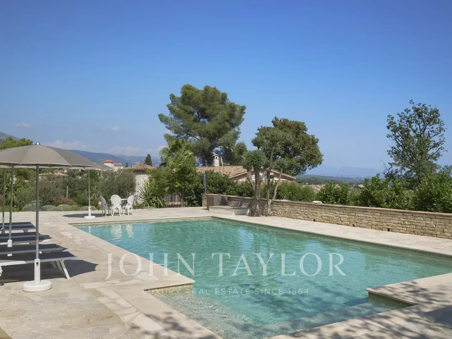 Maison à vendre - 10 pièces - 312m2 - Le Rouret (06650)