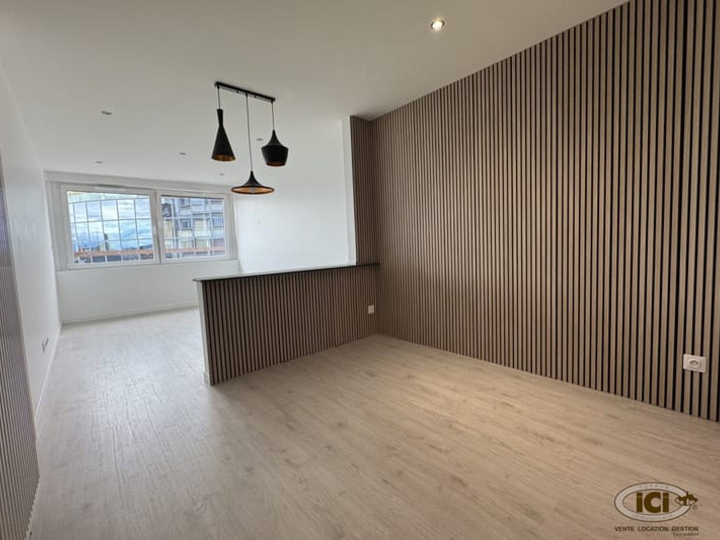 Jolie studio de 33m2 entierement refait au pied du tram