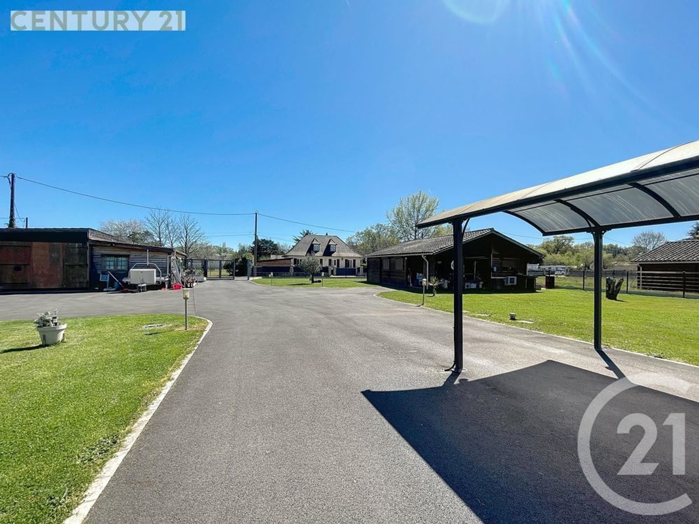 Maison à vendre - 8 pièces - 281m2 - Montpon-Ménestérol (24700)