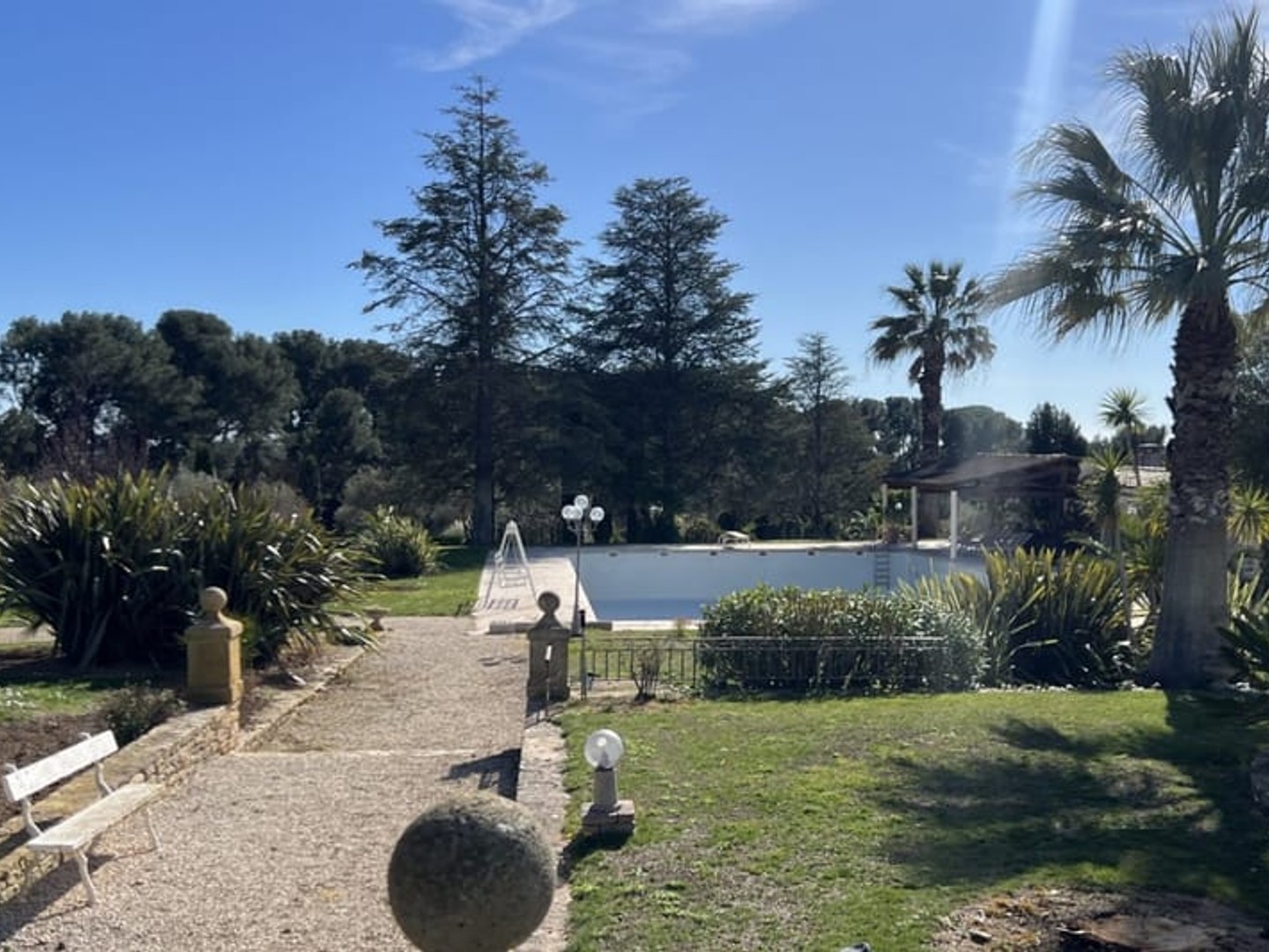 SUPERBE T4 REZ DE JARDIN dans résidence avec PISCINE