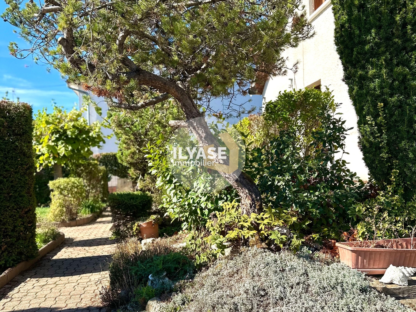 Maison à vendre - 8 pièces - 127m2 - Saint-Rémy (71100)