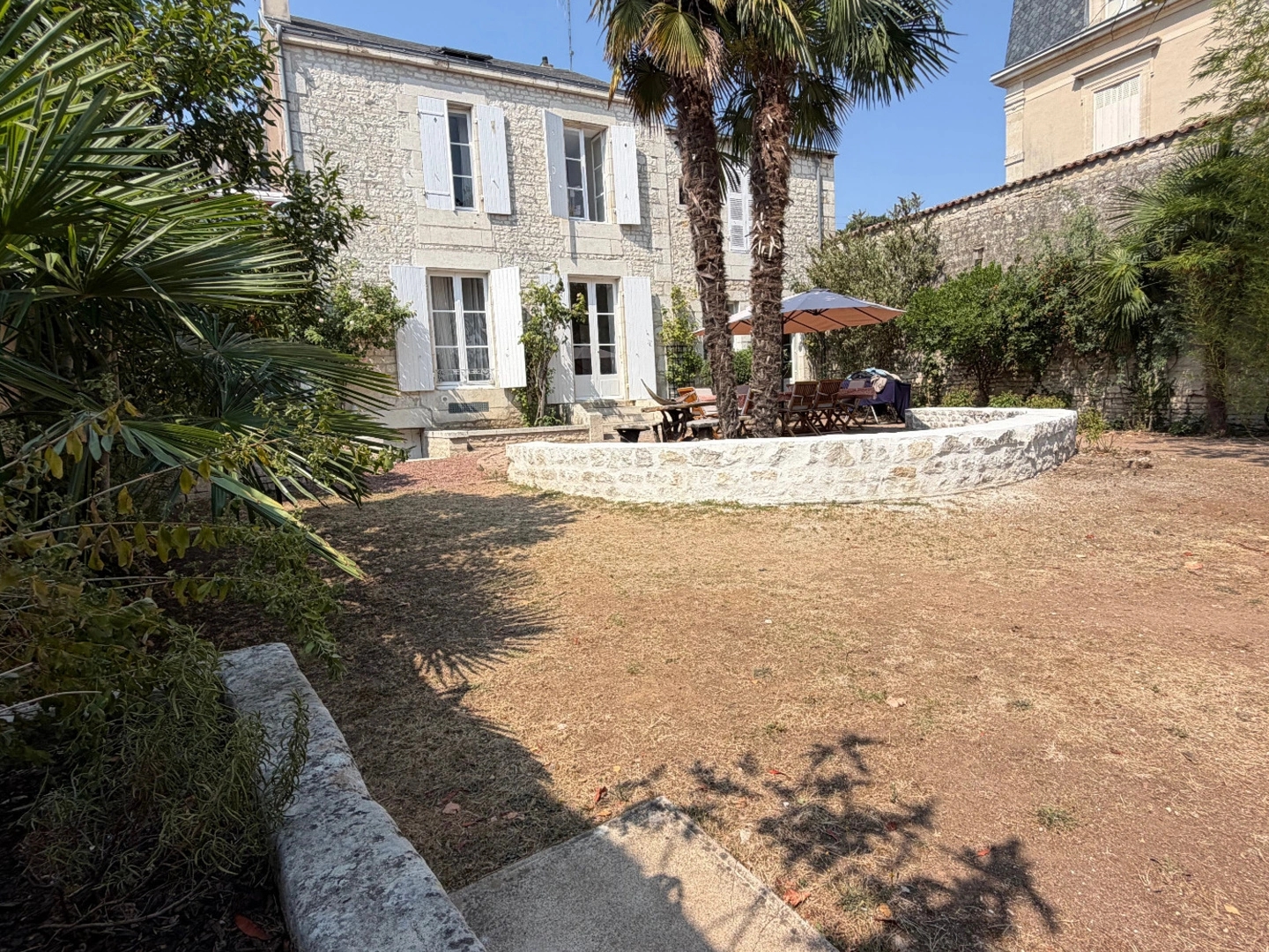 LUCON (85)- COEUR DE VILLE - DEMEURE BOURGEOISE XIX D'EXCEPTION 5 CHAMBRES AVEC PISCINE SUR PARC 1440M²