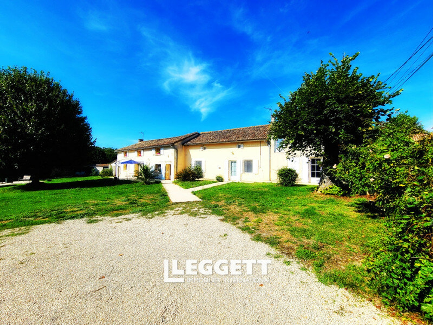 Maison à vendre - 5 pièces - 227m2 - Valence-En-Poitou (86700)