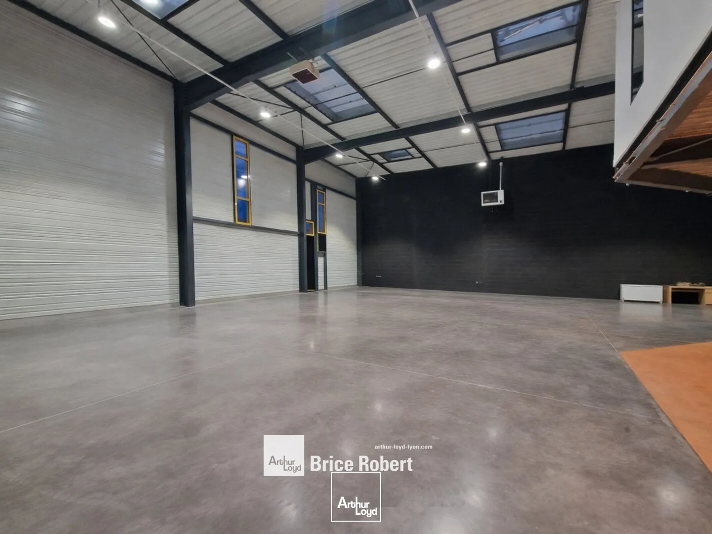 Locaux à vendre - 407m2 - Saint-Bonnet-De-Mure (69720)