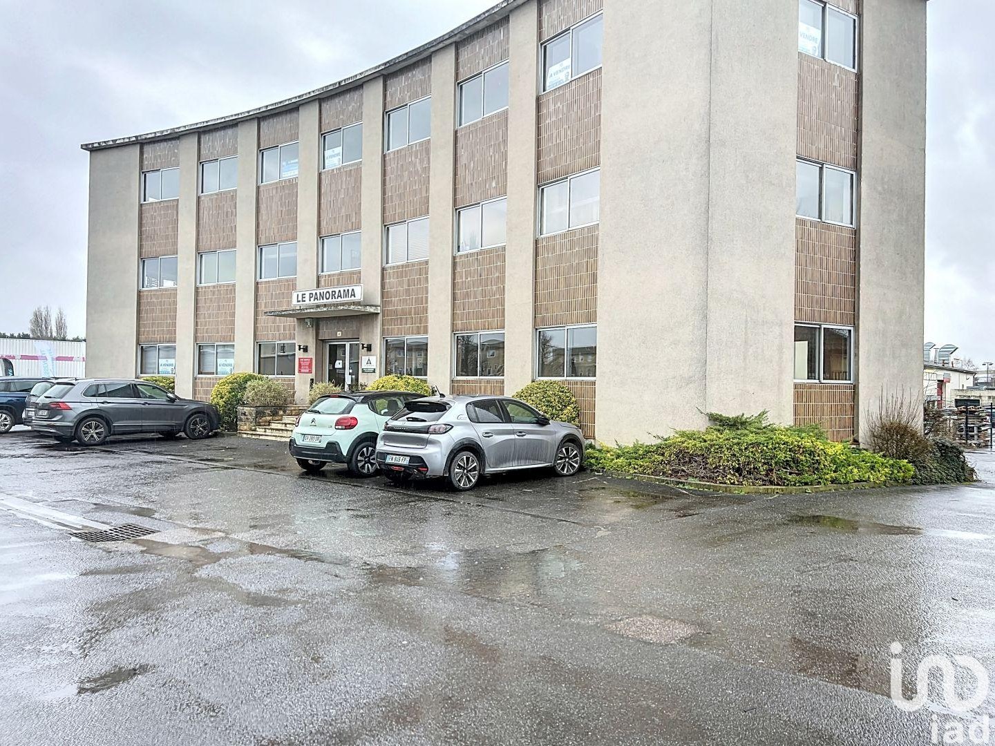 Local commercial 235 m²