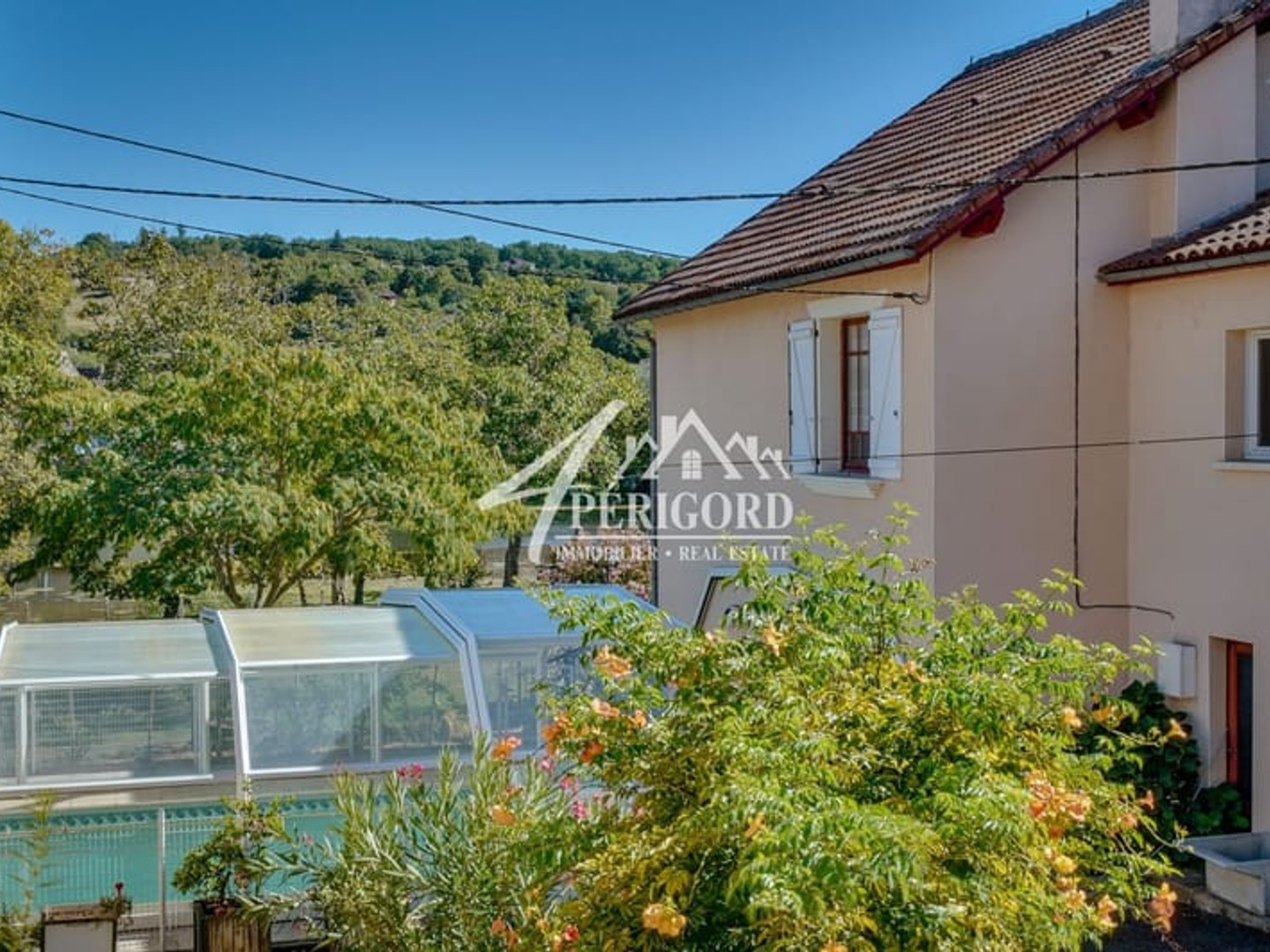 Maison 12 pièces 380 m²