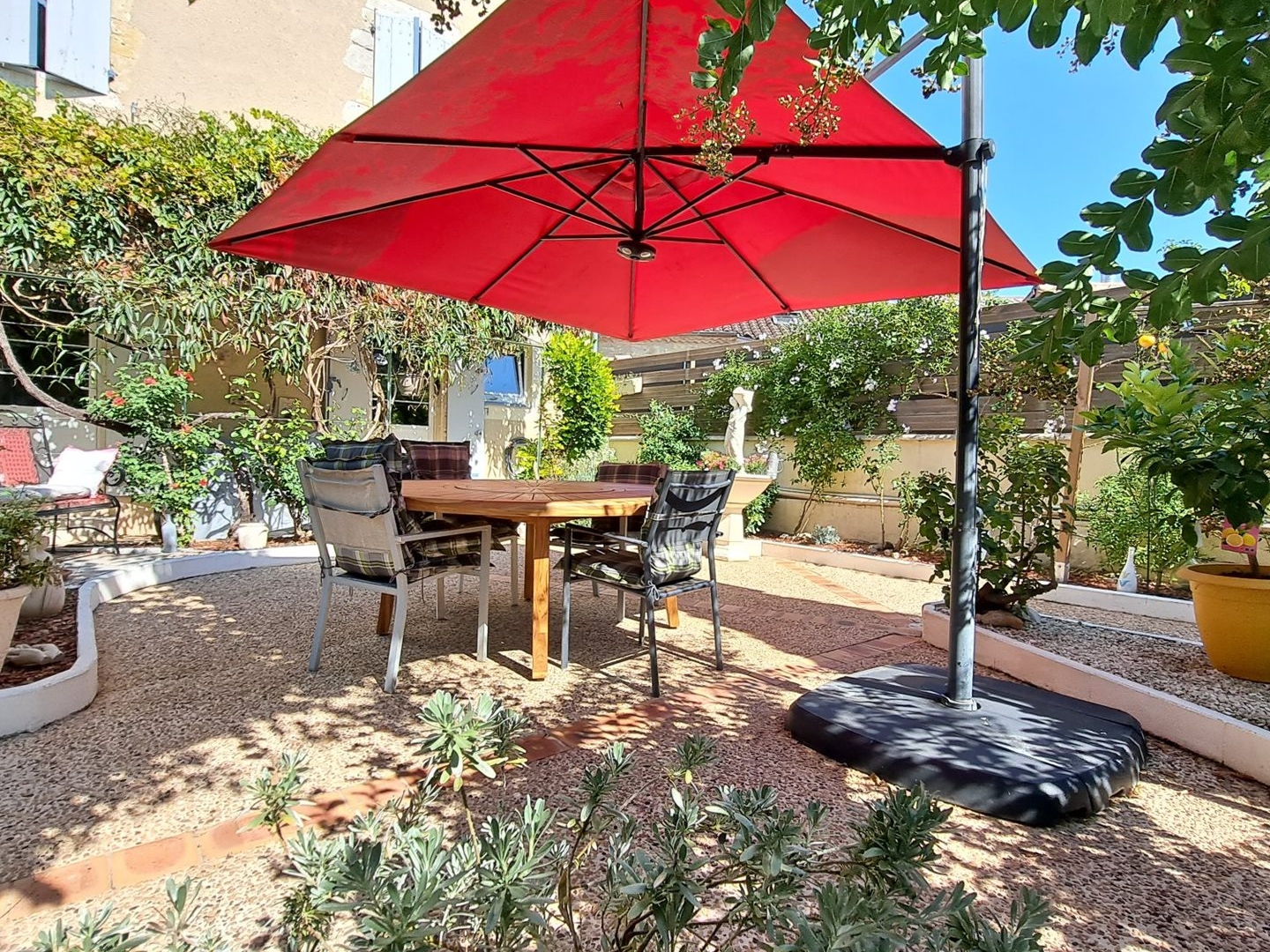 Belle Maison de Ville avec Jardinet et Dépendance à Condom