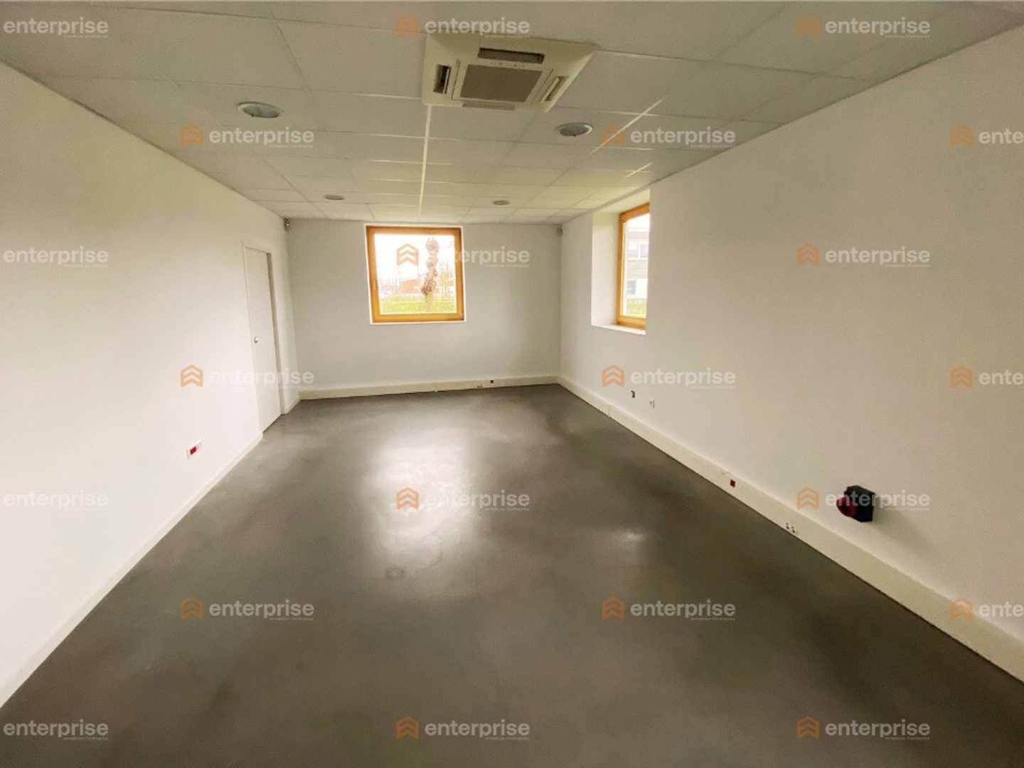 A VENDRE - BUREAUX EN RDC - 356M2 - VILLENEUVE D'ASCQ
